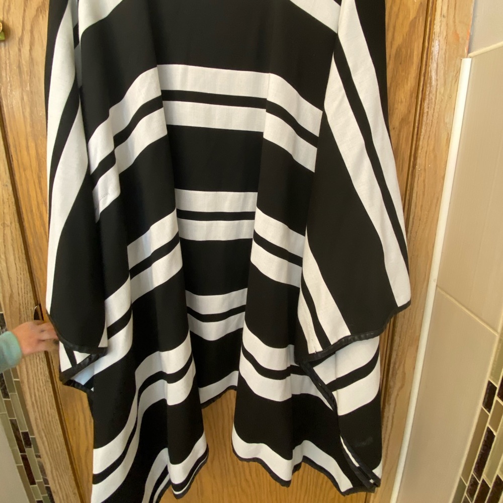 Cape - Picture 2 of 3